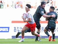 　トヨタ－神戸　後半、ボールを奪い突進する神戸・上ノ坊。そのままトライを決める＝豊田スタジアム