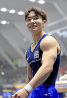 あん馬の演技を終えて笑顔の岡慎之助