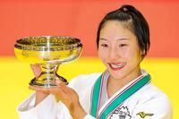 初優勝を果たした渡辺聖子＝横浜武道館