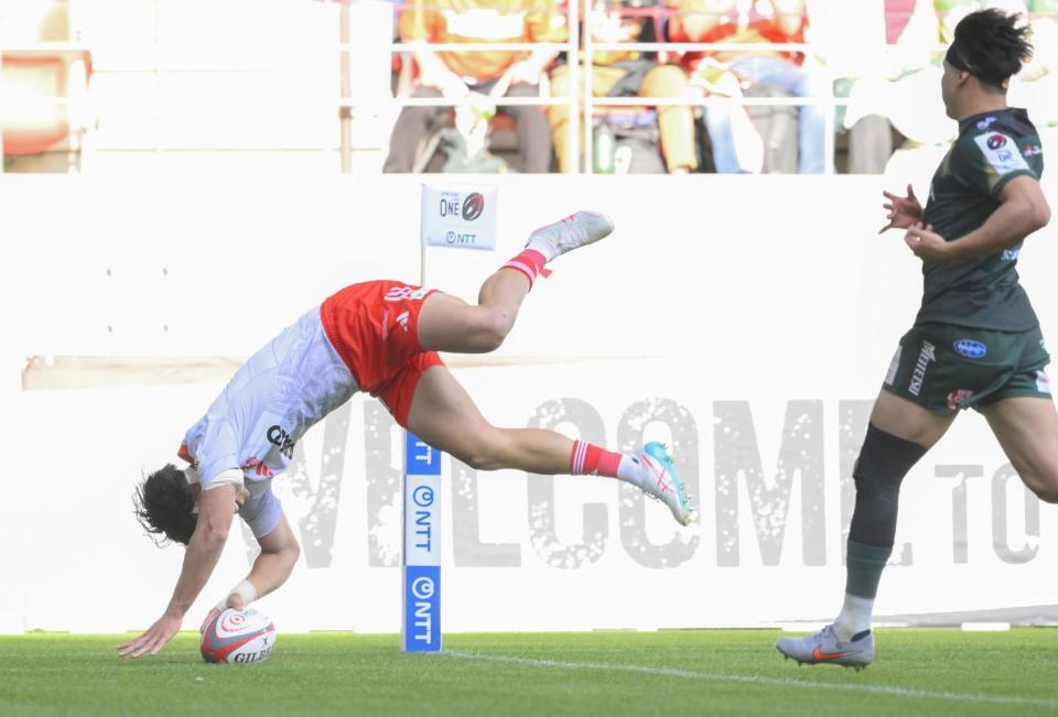 　トヨタ－神戸　後半、トライを決める神戸・上ノ坊＝豊田スタジアム