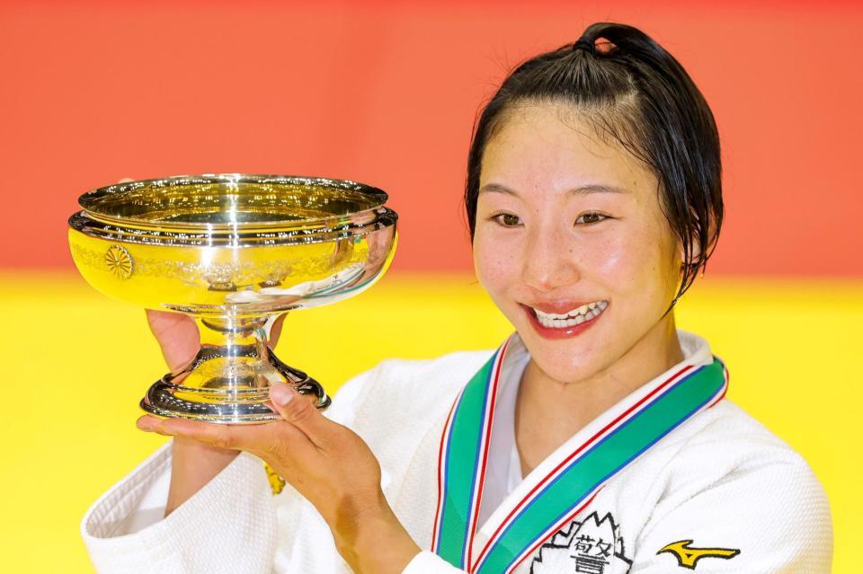 初優勝を果たした渡辺聖子＝横浜武道館