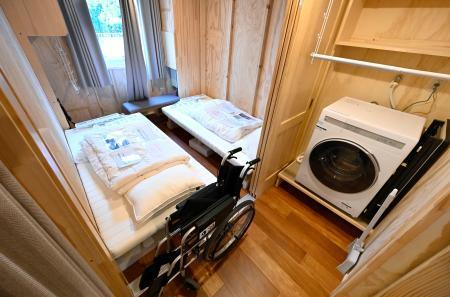 　アジア・アジアパラ大会で選手の宿泊拠点となる仮設のコンテナハウスの室内＝２３日午前、名古屋市