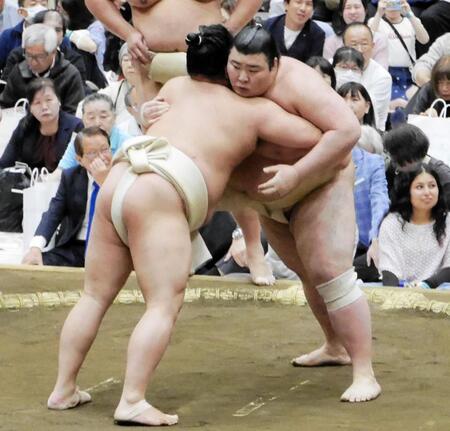 平戸海と組み合う熱海富士