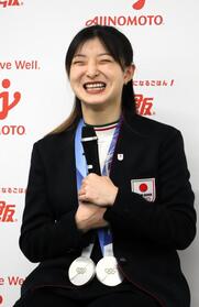 味の素本社を訪問した坂本花織さん