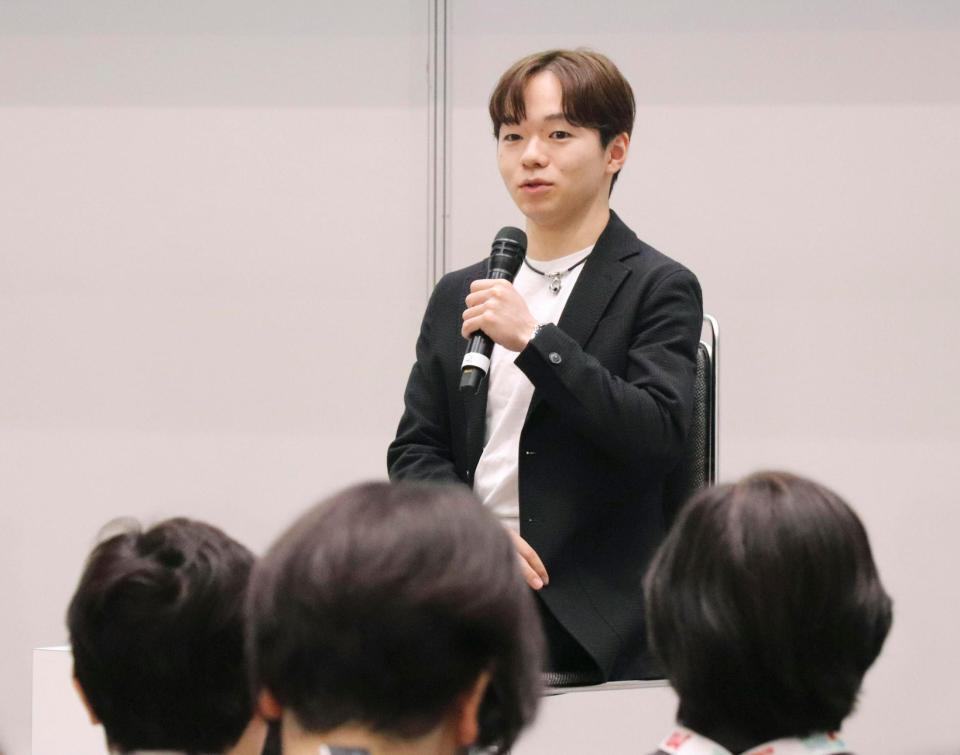 トークショーに登壇したフィギュアスケート男子の鍵山優真