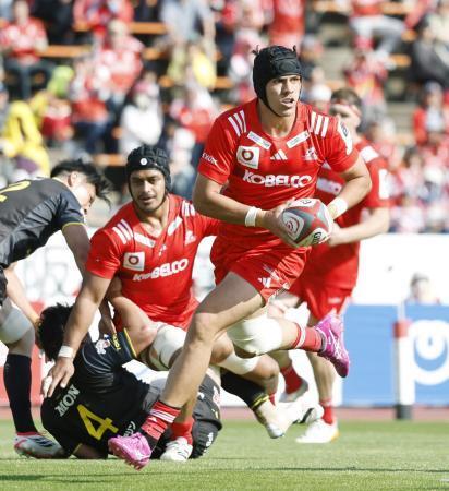 　神戸-東京ＳＧ　後半、トライを決める神戸・イオアサ＝神戸ユニバー