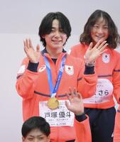 ミラノ・コルティナ五輪パラ応援感謝パレードに登場した戸塚優斗（撮影・伊藤笙子）