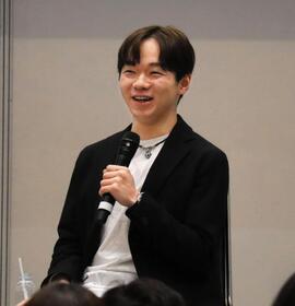 トークショーに登場した鍵山優真