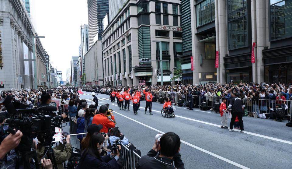 ミラノ・コルティナ五輪パラ応援感謝パレード（撮影・金田祐二）