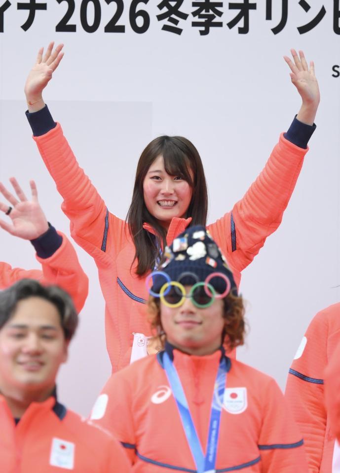 ミラノ・コルティナ五輪パラ応援感謝パレードに登場した村瀬心椛（撮影・伊藤笙子）