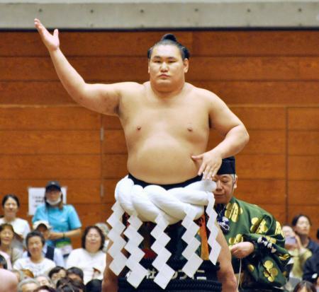 　最終日に横綱土俵入りを披露する豊昇龍＝埼玉県入間市