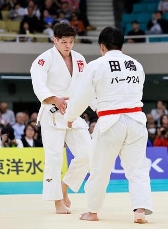 決勝で田嶋剛希（右）に敗れた村尾三四郎