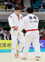 決勝で田嶋剛希（右）に敗れた村尾三四郎