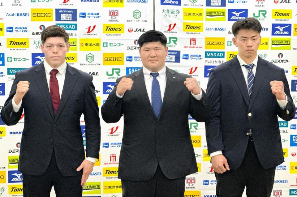 全日本選手権の前日会見に出席した（左から）村尾三四郎、香川大吾、新井道大