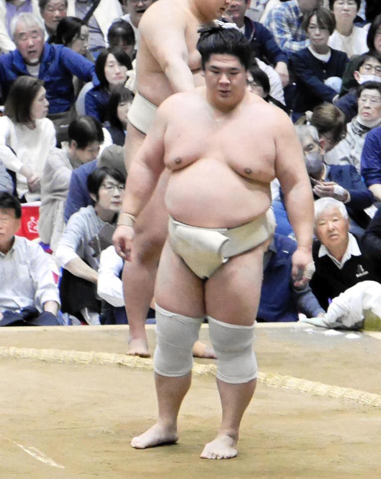 土俵に立つ宇良