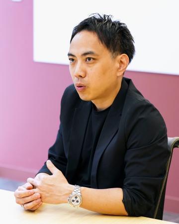 　取材に応じるアマゾンの「プライム・ビデオ」ジャパンコンテンツ事業本部の石橋陽輔本部長＝１６日、東京都目黒区