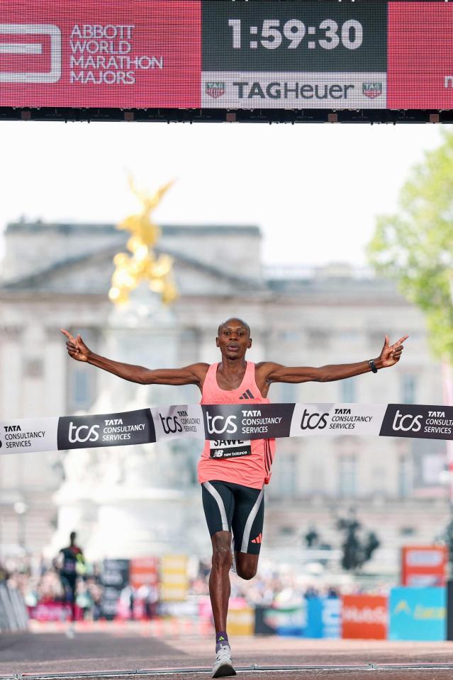 　優勝したセバスチャン・サウェ。史上初の２時間切りを達成した（ＡＰ＝共同）