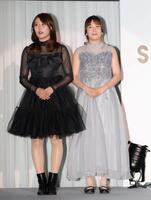 登壇した村瀬心椛（左）と深田茉莉（撮影・吉澤敬太）