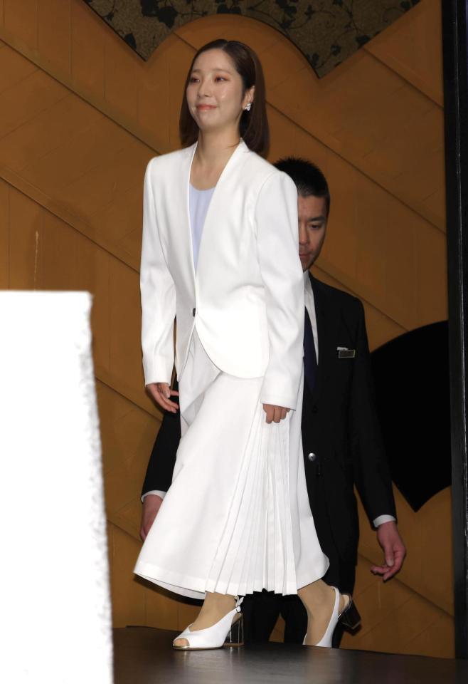 登壇する三浦璃来（撮影・吉澤敬太）