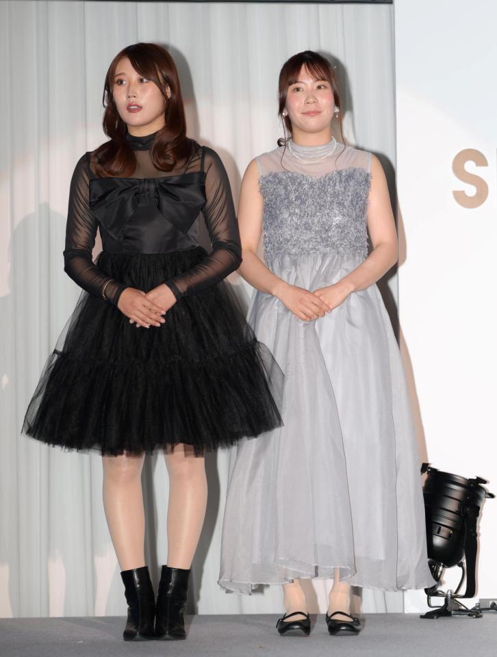 登壇した村瀬心椛（左）と深田茉莉（撮影・吉澤敬太）