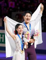 　２０２３年３月、フィギュアスケート世界選手権のペアで日本勢初優勝を果たした三浦璃来（左）、木原龍一組
