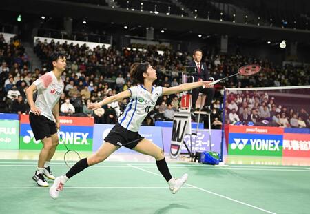 写真は２５年全日本総合選手権の混合ダブルス決勝。渡辺勇大（左）と田口真彩ペア
