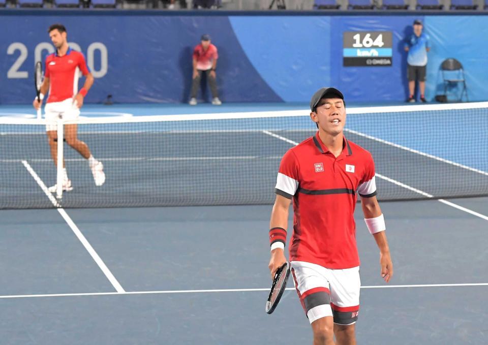 　２１年　東京五輪男子シングルス準々決勝で、ノバク・ジョコビッチにポイントを奪われ悔しがる