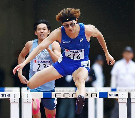 　男子４００メートル障害（タイムレース）　４８秒５０の大会新で優勝した黒川和樹＝静岡スタジアム