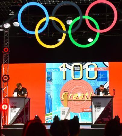 　「オリンピック・ｅスポーツ・シリーズ」のアーチェリー競技＝２０２３年６月、シンガポール（共同）