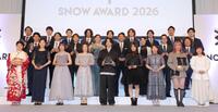（前列左から）弥永奈々、葛西優奈、深田茉莉、小野光希、戸塚優斗、村瀬心椛、冨高日向子、吉村美乃梨、岩渕麗楽＝４月２８日