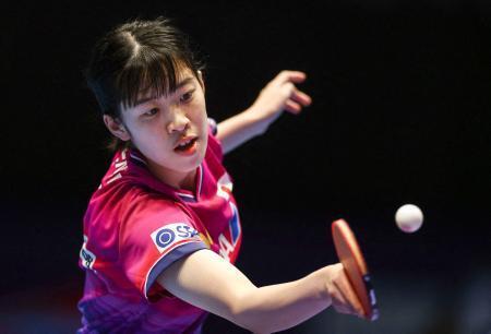 　女子決勝トーナメント１回戦のクロアチア戦でプレーする面手凜＝ロンドン（ロイター＝共同）