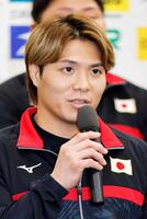 　会見する阿部一二三