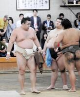 時津風一門の連合稽古に姿を見せた霧島
