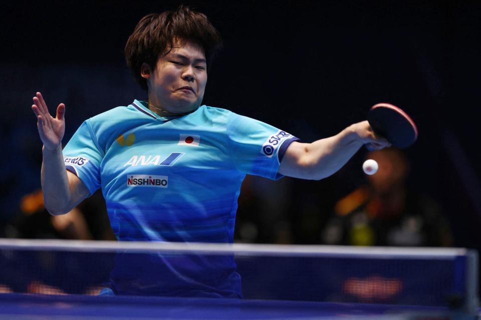 男子準々決勝のドイツ戦でプレーする松島輝空＝ロンドン（ロイター＝共同）