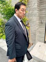 　安青錦の休場について取材に応じる師匠の安治川親方