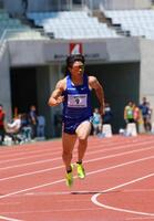 男子１００ｍ予選１組に登場した小池祐貴（撮影・石湯恒介）