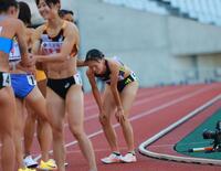 女子８００ｍタイム決勝３組に登場した久保凛（右端）＝撮影・石湯恒介