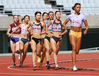 女子ｍタイム決勝３組に登場した久保凛（右から２人目）＝撮影・石湯恒介