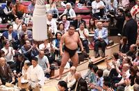 拍手を浴びる豊昇龍（撮影・園田高夫）