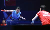 女子決勝の中国戦でプレーする張本美和＝ロンドン（共同）