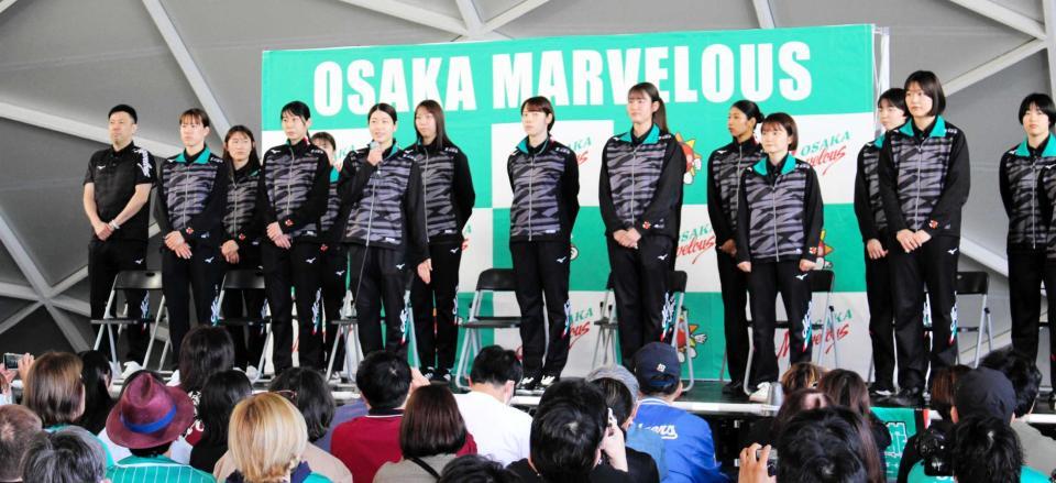 　準優勝報告をする大阪ＭＶ・田中主将