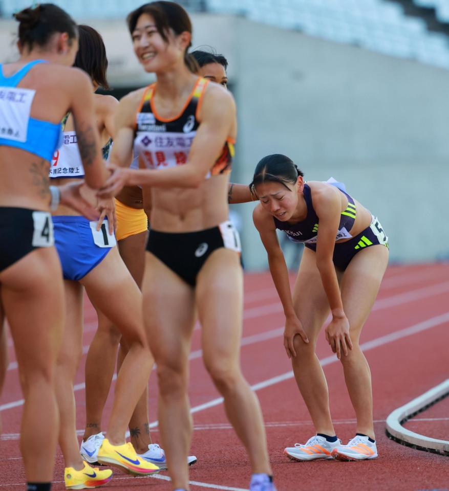 ３組６着でレースを終えた久保凛（右端）＝撮影・石湯恒介