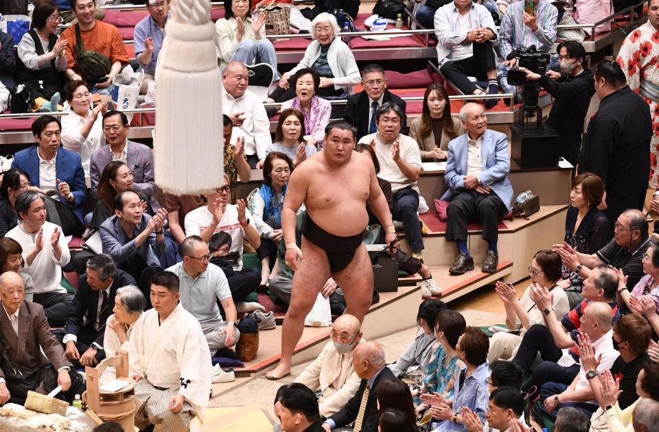 拍手を浴びる豊昇龍（撮影・園田高夫）