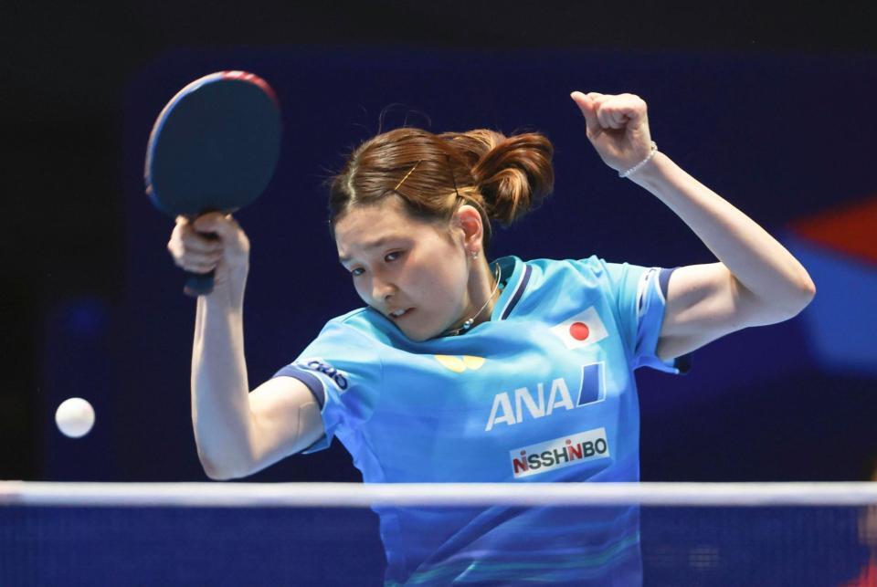 女子決勝の中国戦、第３試合でプレーする橋本帆乃香＝ロンドン（共同）