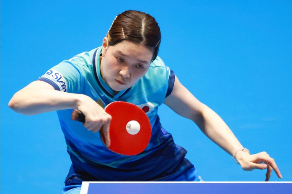 女子決勝の中国戦、第３試合でプレーする橋本帆乃香＝ロンドン（共同）