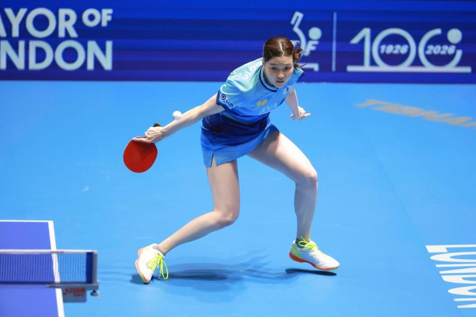 女子決勝の中国戦、第３試合でプレーする橋本帆乃香＝ロンドン（共同）