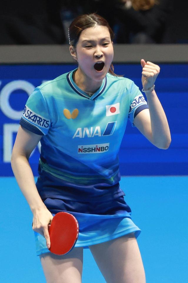 女子決勝の中国戦の第３試合で勝利し、ガッツポーズする橋本帆乃香＝ロンドン（共同）