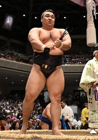 霧島が寄り切りで藤ノ川を下す