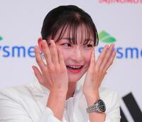 現役引退の記者会見で涙を流すフィギュアスケート女子の坂本花織さん