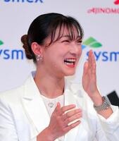 現役引退の記者会見で涙を流すフィギュアスケート女子の坂本花織さん
